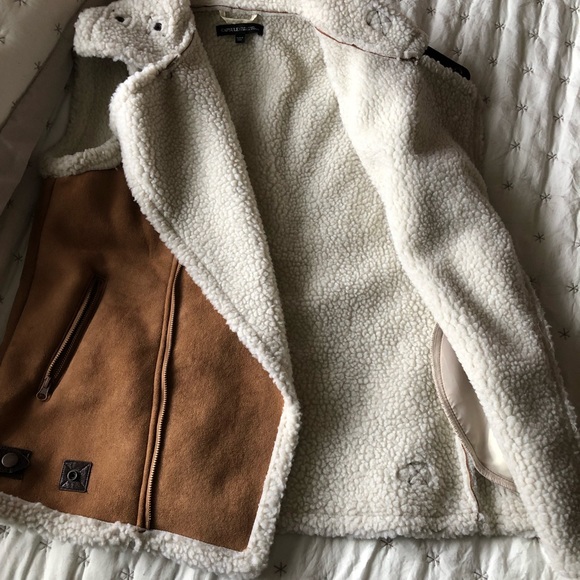 Beautiful vest - Picture 2 of 3